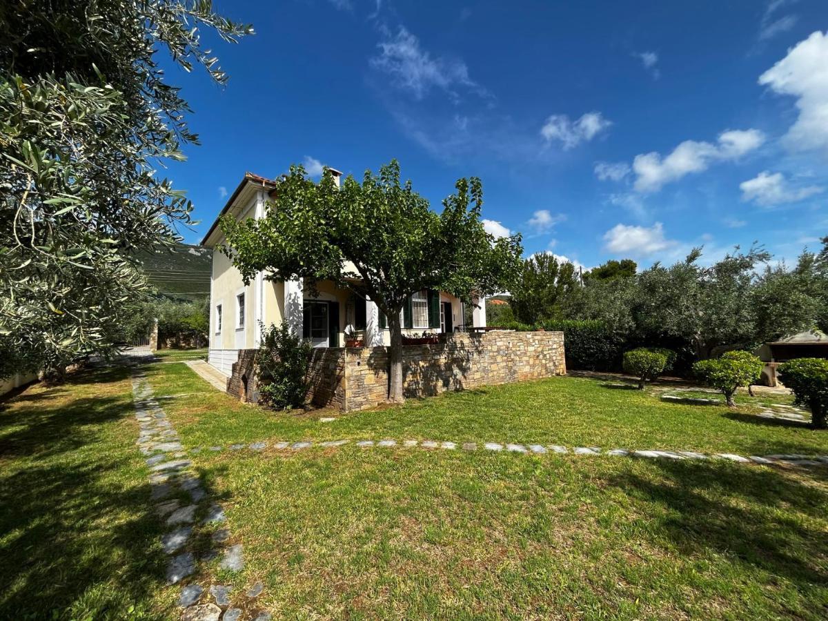 Villa Liana Sourpi Eksteriør billede